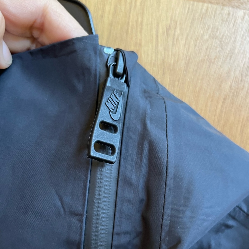 Nike Light Weight Women's Hooded Rain  Jacket M Black - Picture 6 of 16